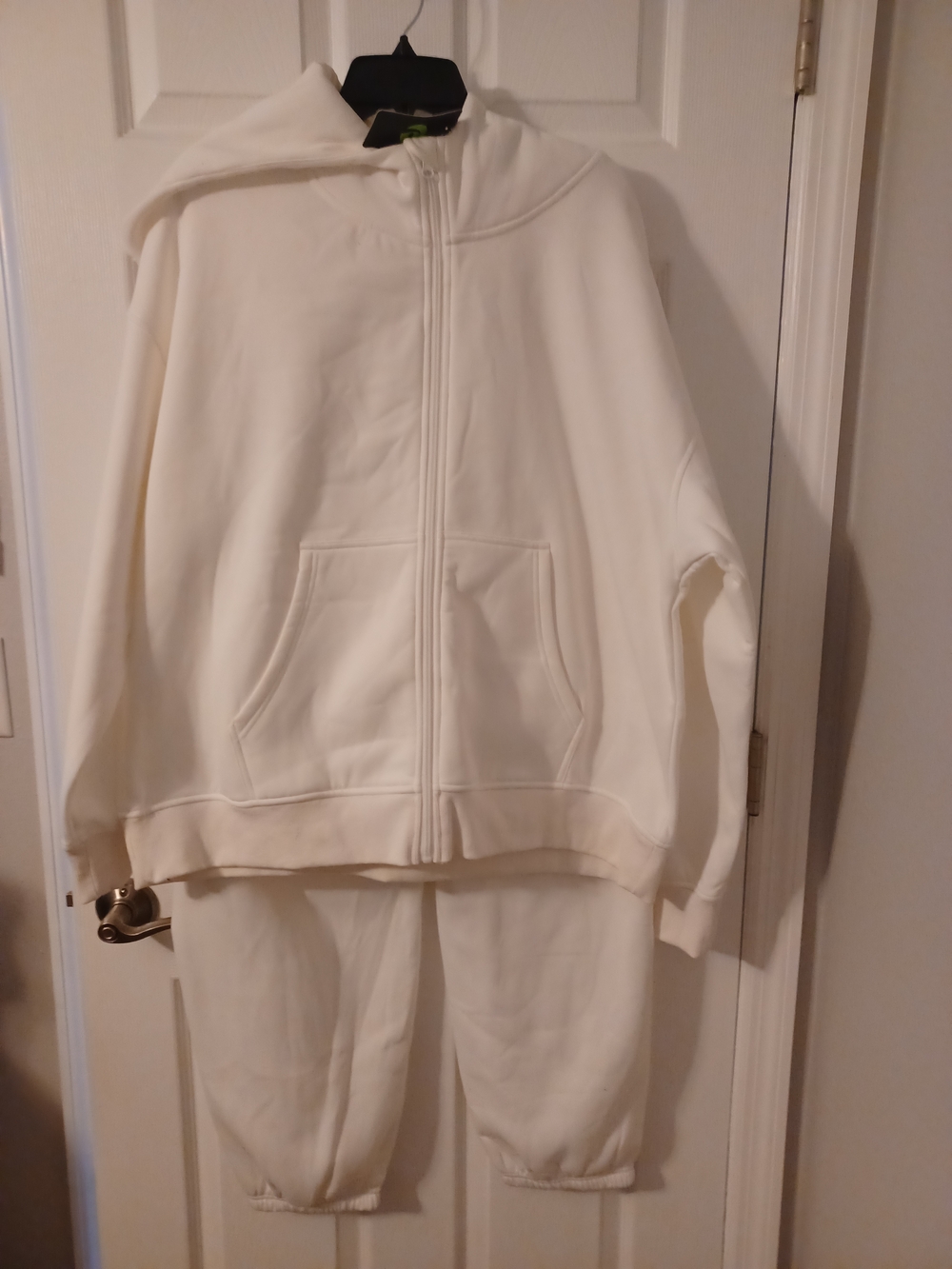 Pinspark Cozy White Zip-Up Hoodie and Jogger Set